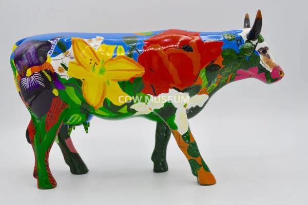 Georgia O'Cowffe figurine