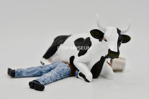 Cow Sitting on Man/ Ni Mu (medium)
