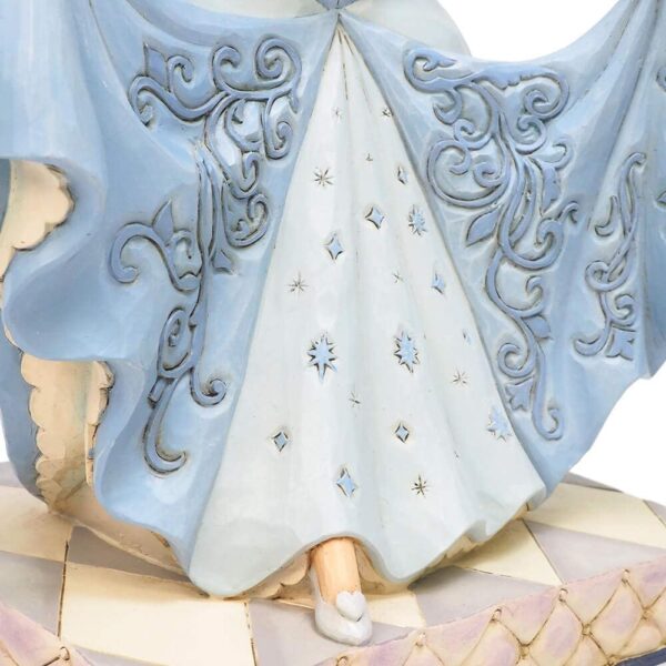 Disney Tradities Cinderellla Transformation (Cinderella Glass Slipper Figurin) 7