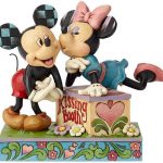 Kissing Booth (Mickey Mouse and Minnie Mouse Figurine)